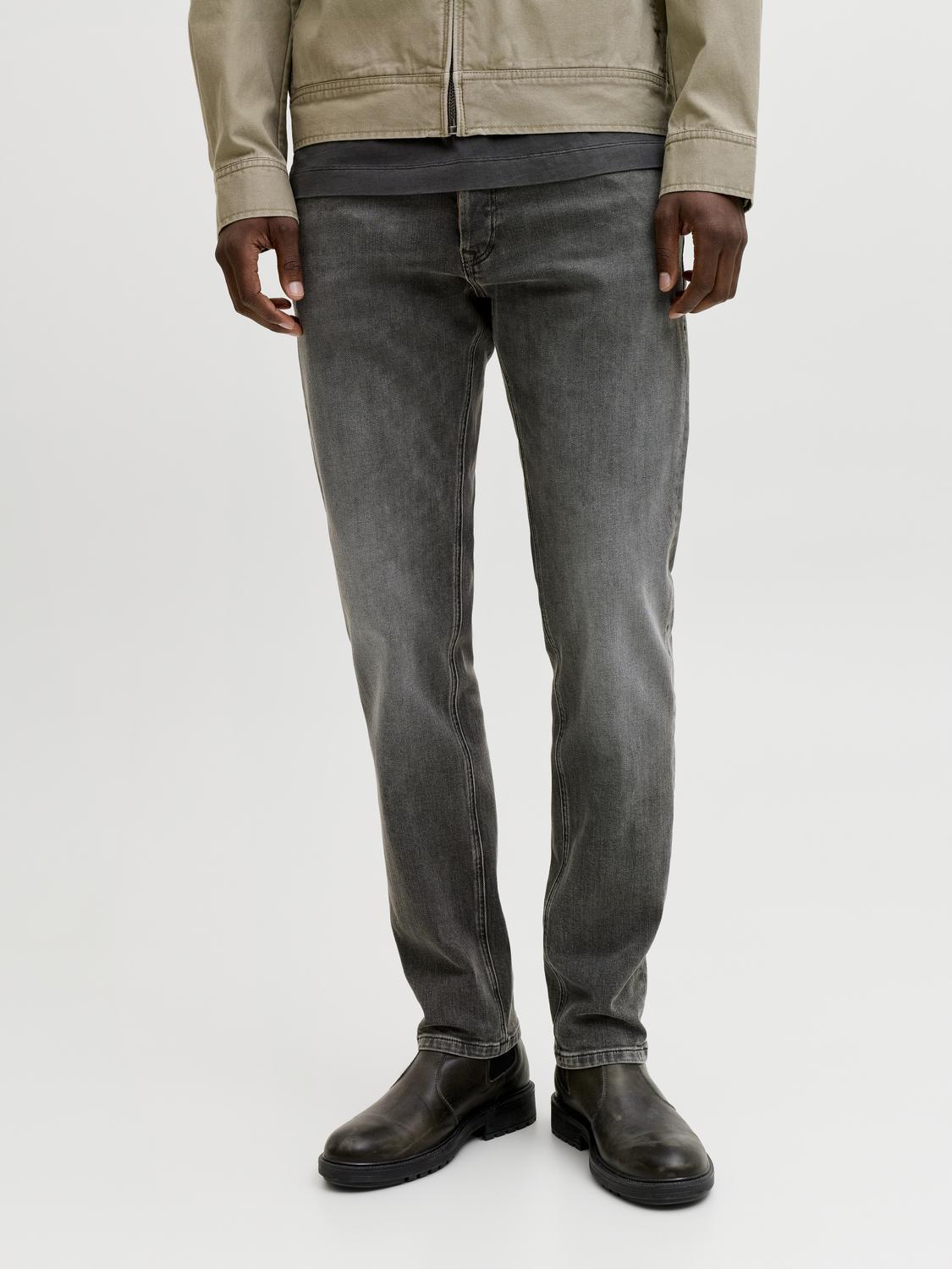 model_shot-front